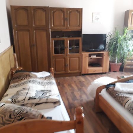 Hotel City Camping& Apartman &Bungalow Győr Esterno foto