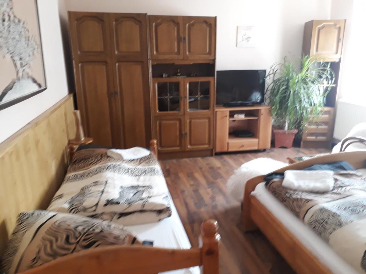 Hotel City Camping& Apartman &Bungalow Győr Esterno foto