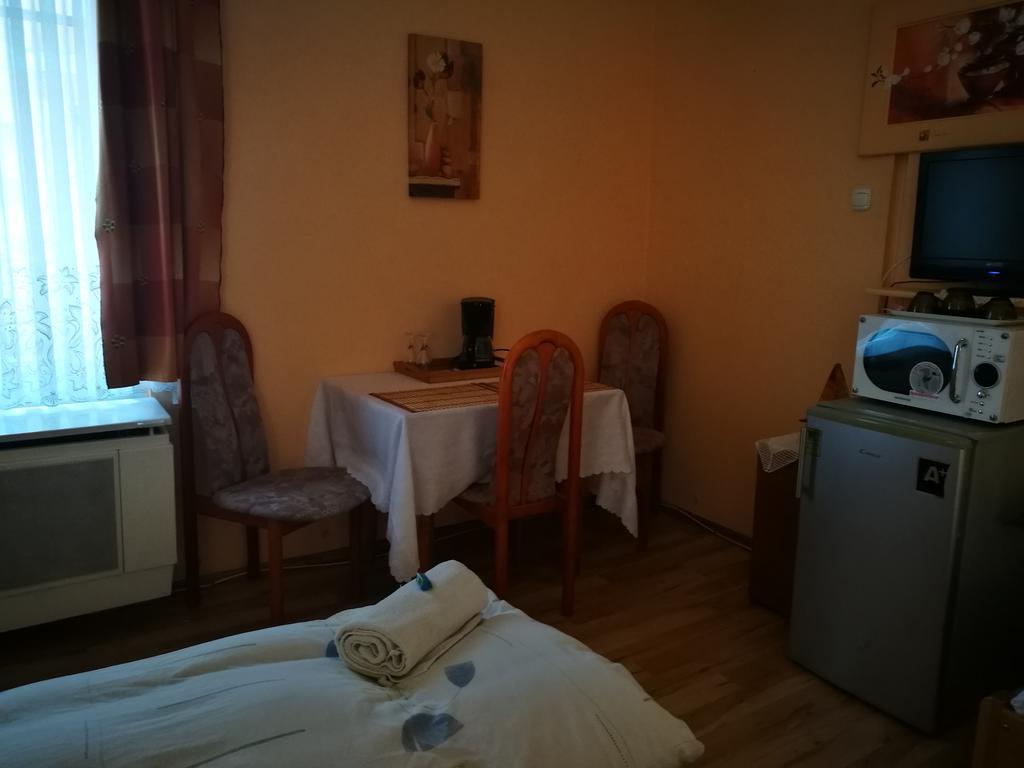 Hotel City Camping& Apartman &Bungalow Győr Esterno foto