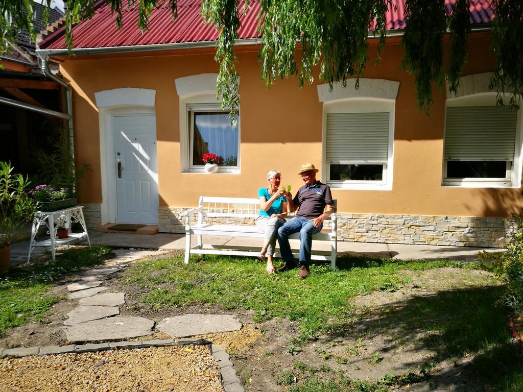 Hotel City Camping& Apartman &Bungalow Győr Esterno foto