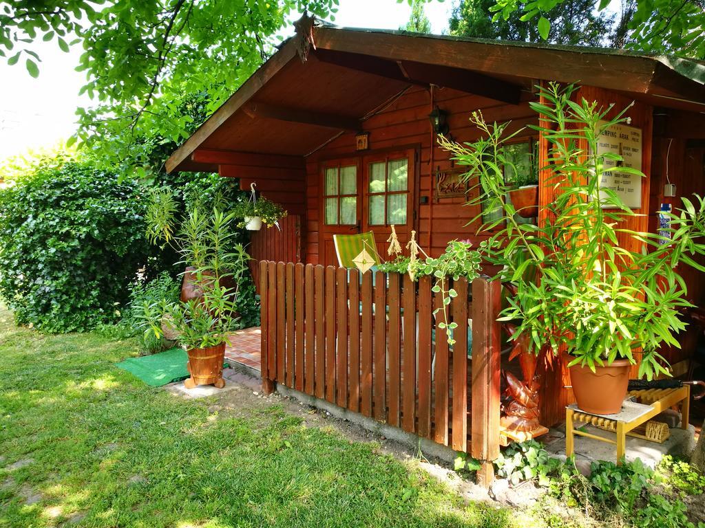 Hotel City Camping& Apartman &Bungalow Győr Esterno foto