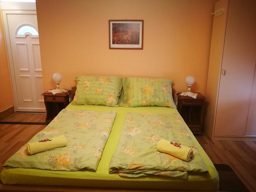 Hotel City Camping& Apartman &Bungalow Győr Esterno foto