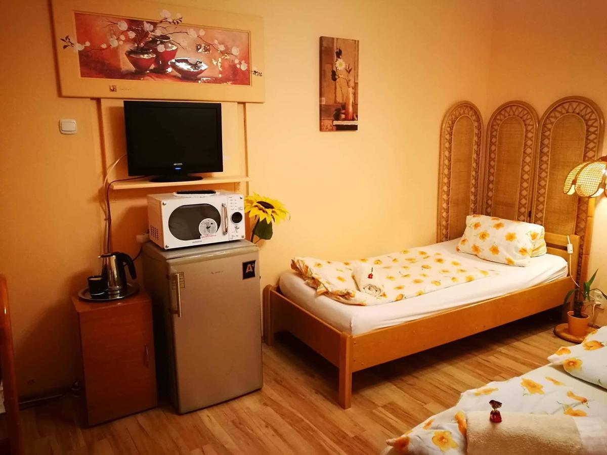 Hotel City Camping& Apartman &Bungalow Győr Esterno foto
