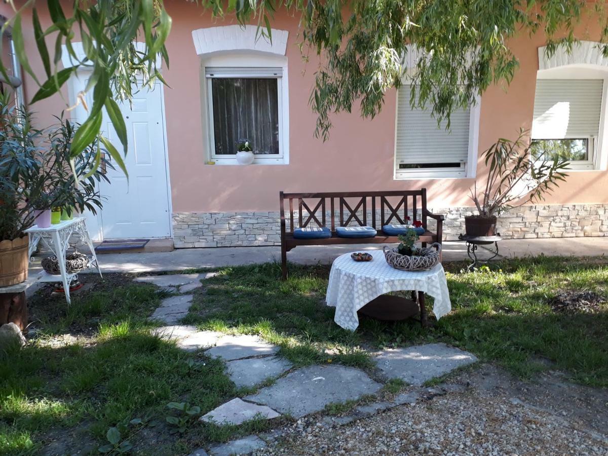 Hotel City Camping& Apartman &Bungalow Győr Esterno foto