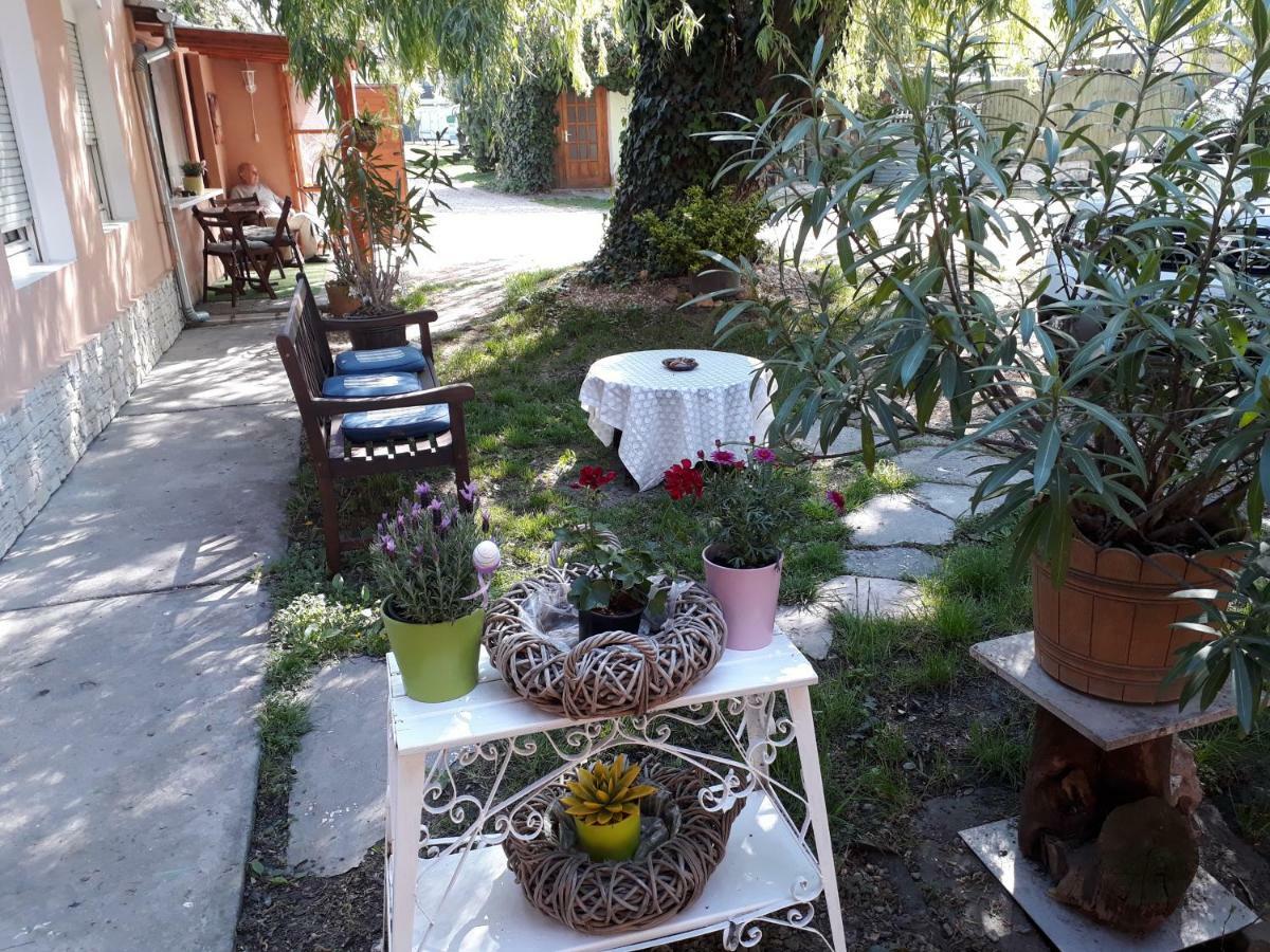 Hotel City Camping& Apartman &Bungalow Győr Esterno foto